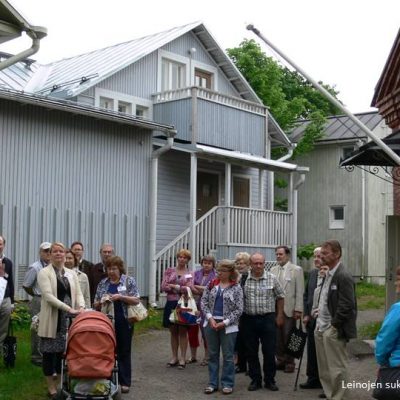 Lähtö opastetulle kierrokselle Hostelin edestä